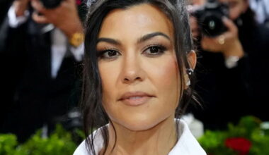 kourtney kardashian born 71 69 0