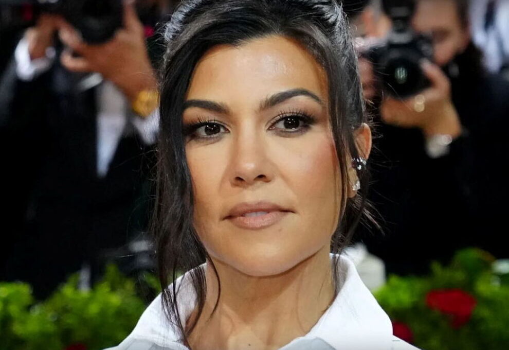 kourtney kardashian born 71 69 0